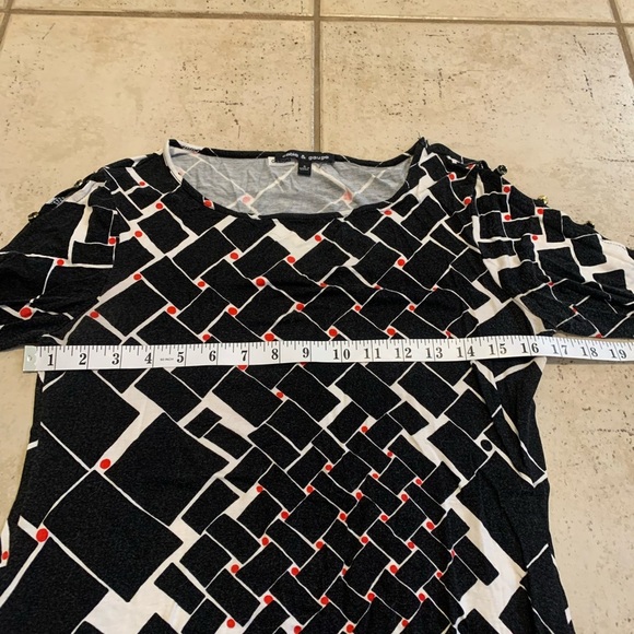 Cable & Gauge Black/White/Red Asymmetrical Tunic Top - Size S - Picture 4 of 6